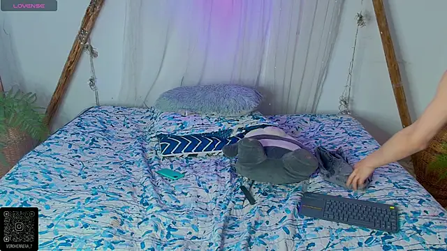 marianafoxx  online show from 04/06/26, 12:30