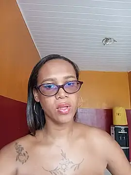 Snapshot of Sraveneno chatting on 07/18/26, 11:47 Sraveneno online show from 07/18/26, 11:47