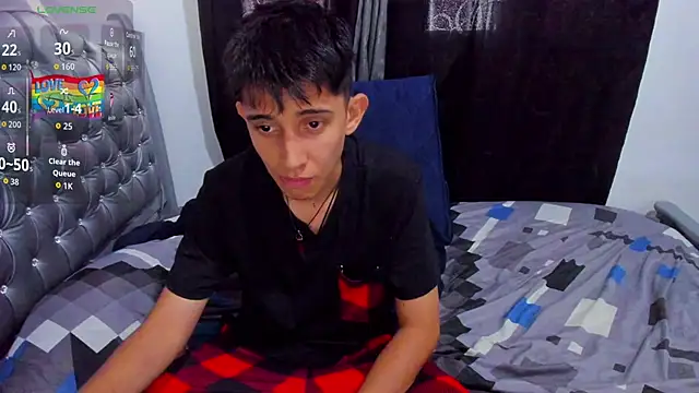 gomitaboy1 online show from 04/15/26, 06:04