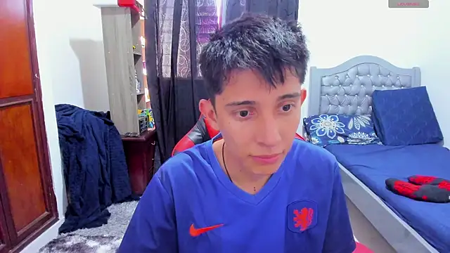 Snapshot of gomitaboy1 chatting on 05/15/26, 07:32 gomitaboy1 online show from 05/15/26, 07:32