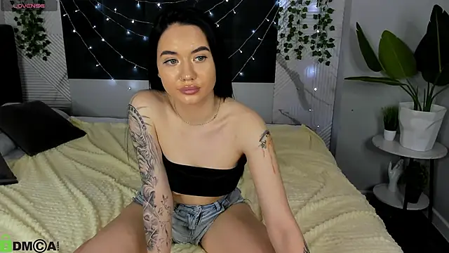 Snapshot of L1llian_Lee chatting on 03/04/26, 11:38 L1llian Lee online show from 03/04/26, 11:38