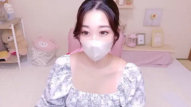 YURIKAsan  online show from 05/17/26, 11:39