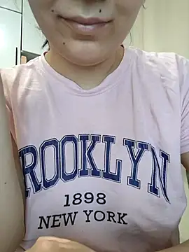 Emi hot1 online show from 04/03/26, 02:15