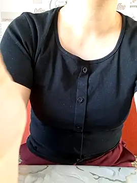 Emi hot1 online show from 04/24/26, 05:10