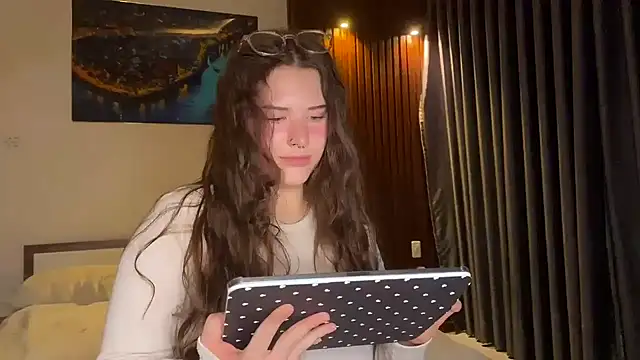 KristieKitty online show from 05/18/26, 06:36