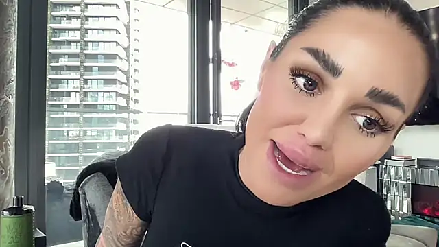 AMBER HARD online show from 06/01/26, 03:58
