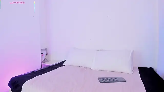 Eve-01 online show from 04/21/26, 07:28