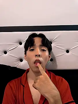 Lucca  555 online show from 03/25/26, 09:32