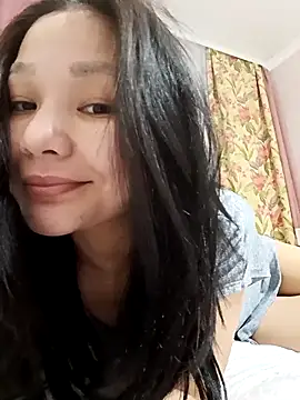 HollyXMolly online show from 04/10/26, 10:03