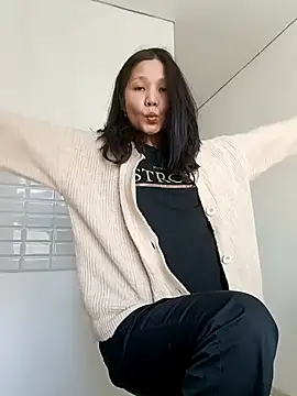 HollyXMolly online show from 04/15/26, 10:55