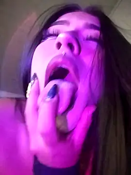 caticaasquiirt  online show from 03/04/26, 10:38