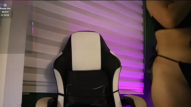 Danaa Rousee  online show from 04/22/26, 06:31