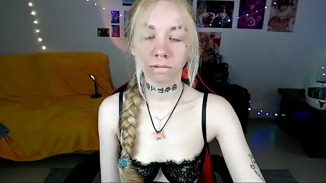 Nica Kawaii online show from 07/17/26, 01:18