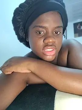 YourLiaa  online show from 04/20/26, 07:44