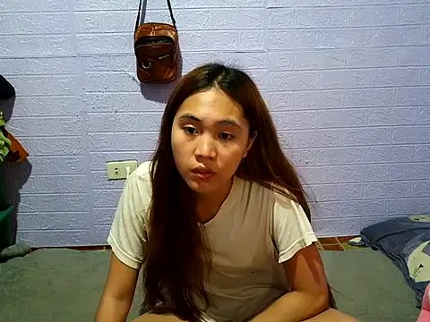 Snapshot of aina2003 chatting on 06/03/26, 04:37 aina2003 online show from 06/03/26, 04:37