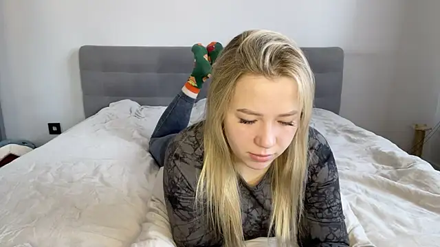 alyrasun online show from 04/18/26, 07:12