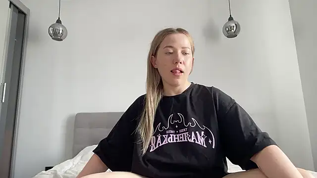 Snapshot of alyrasun chatting on 06/27/26, 12:22 alyrasun online show from 06/27/26, 12:22