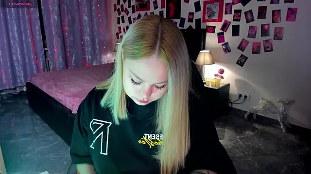 AmeliaMerris online show from 04/02/26, 08:39