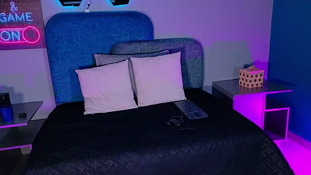 MiiaCullens online show from 03/28/26, 12:05