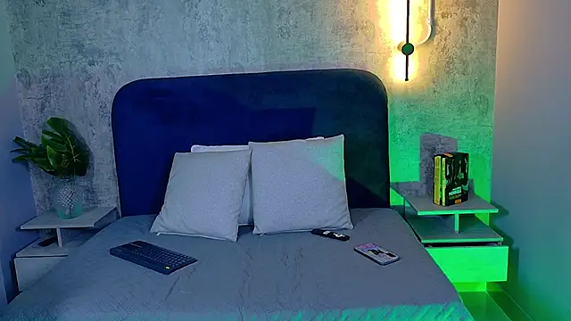 MiiaCullens online show from 04/04/26, 12:13