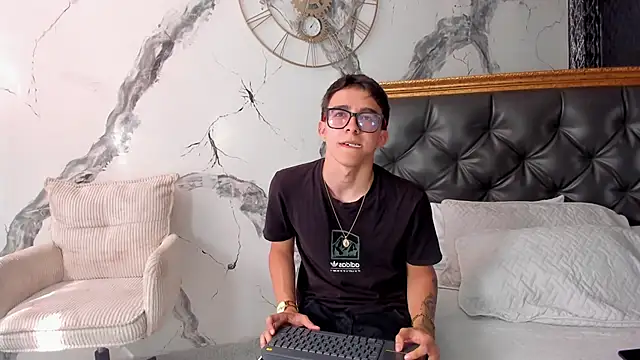 TylerCross  online show from 03/16/26, 08:24