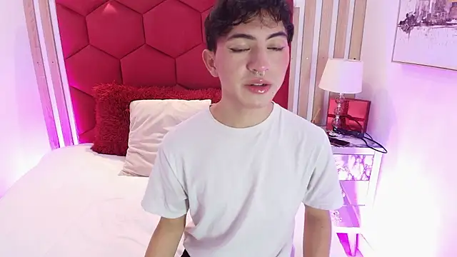 Cristopher Wild online show from 03/24/26, 08:36