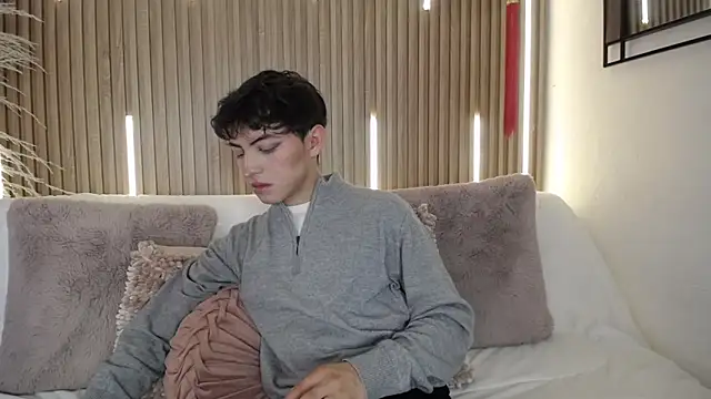 Cristopher Wild online show from 04/06/26, 08:54