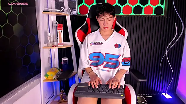 Cristopher Wild online show from 04/07/26, 09:04