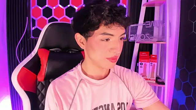 Cristopher Wild online show from 04/24/26, 08:33