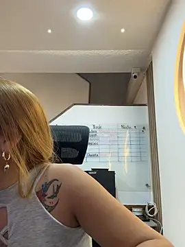 Lia Sterling online show from 04/23/26, 01:29