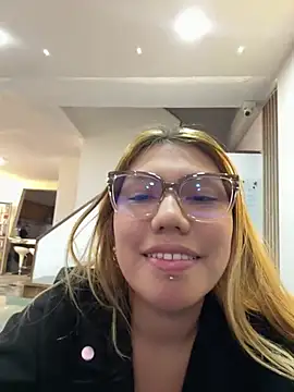 Lia Sterling online show from 04/25/26, 10:51