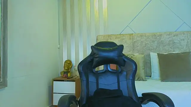 j belle  online show from 04/02/26, 01:53