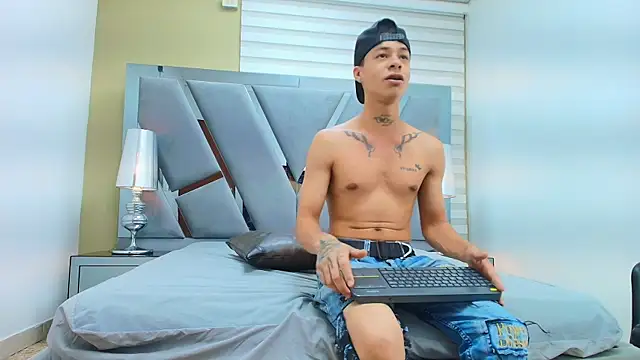 HENRY GREEN2 online show from 04/01/26, 07:33