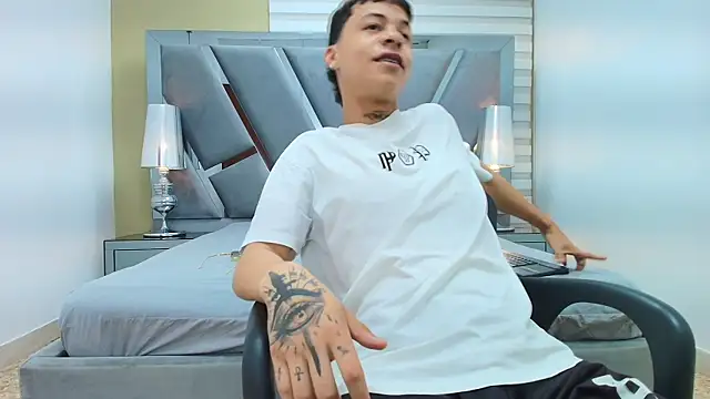 HENRY GREEN2 online show from 04/07/26, 07:25