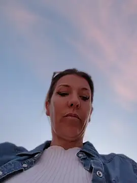 ManuelaX online show from 04/19/26, 06:54