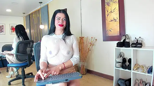 Snapshot of SofiiMontes chatting on 06/06/26, 11:48 SofiiMontes online show from 06/06/26, 11:48