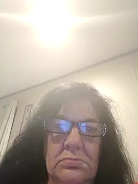 DearestOregano9999 online show from 04/06/26, 07:42