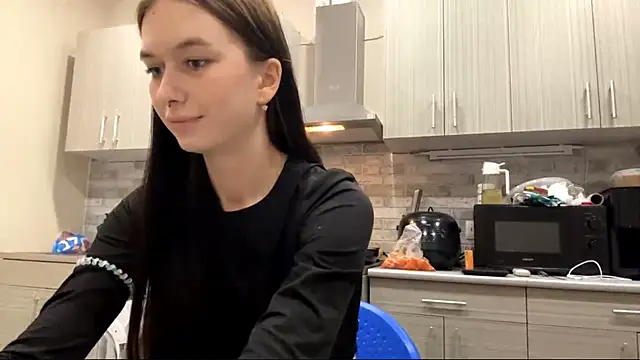 LaraDraggoo online show from 03/25/26, 06:25