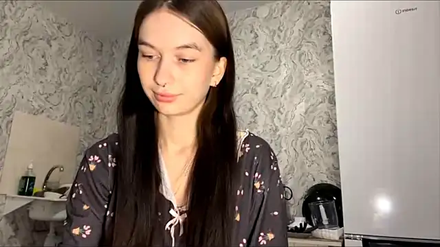 LaraDraggoo online show from 04/22/26, 10:11