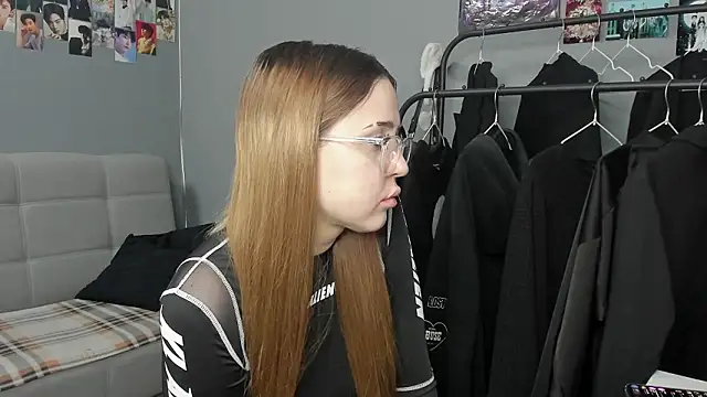 Snapshot of VanessaRosewood chatting on 03/29/26, 03:01 VanessaRosewood online show from 03/29/26, 03:01