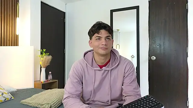 MrAdonis  online show from 04/08/26, 06:52