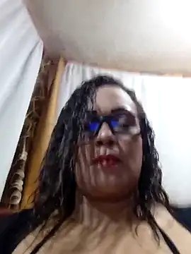 Snapshot of maroita chatting on 05/18/26, 01:06 maroita online show from 05/18/26, 01:06