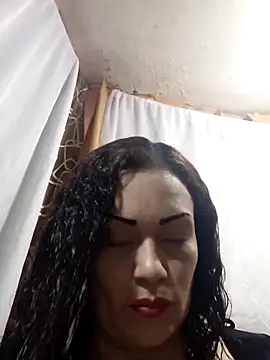 Snapshot of maroita chatting on 05/22/26, 01:28 maroita online show from 05/22/26, 01:28