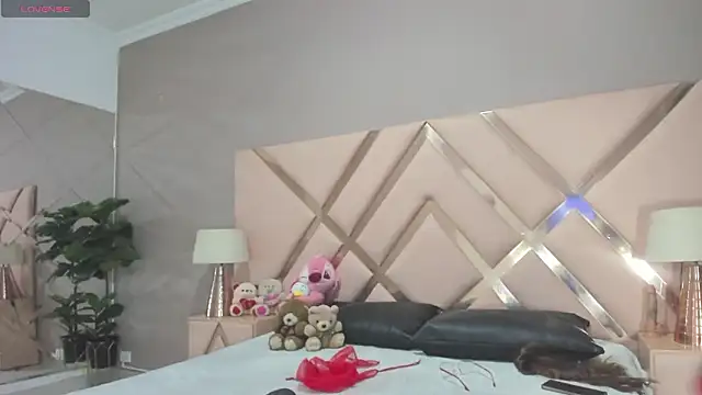 ZairaRogue online show from 03/16/26, 12:09