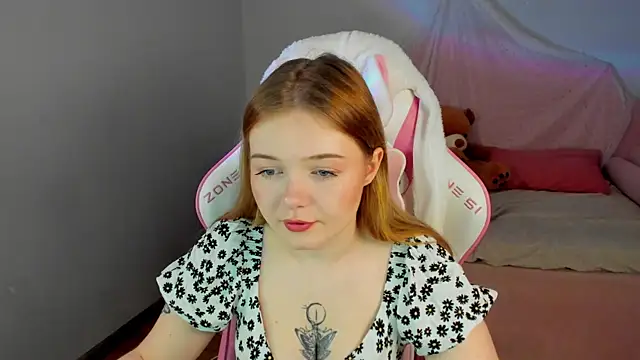 Snapshot of ElinaVale chatting on 05/15/26, 05:03 ElinaVale online show from 05/15/26, 05:03