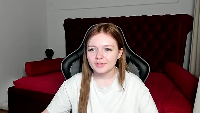 Snapshot of ElinaVale chatting on 06/11/26, 12:32 ElinaVale online show from 06/11/26, 12:32