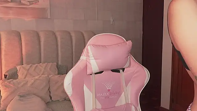 Alanna-Rosse online show from 07/18/26, 11:03