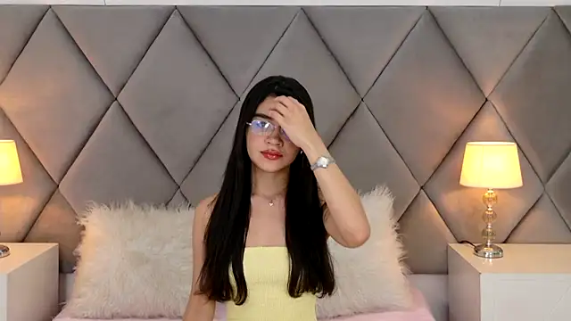 OliviaDiaz online show from 05/25/26, 08:04
