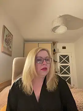 JanieLight53 online show from 05/10/26, 06:02