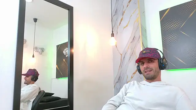 Snapshot of KingOfTemptation chatting on 07/25/26, 04:10 KingOfTemptation online show from 07/25/26, 04:10